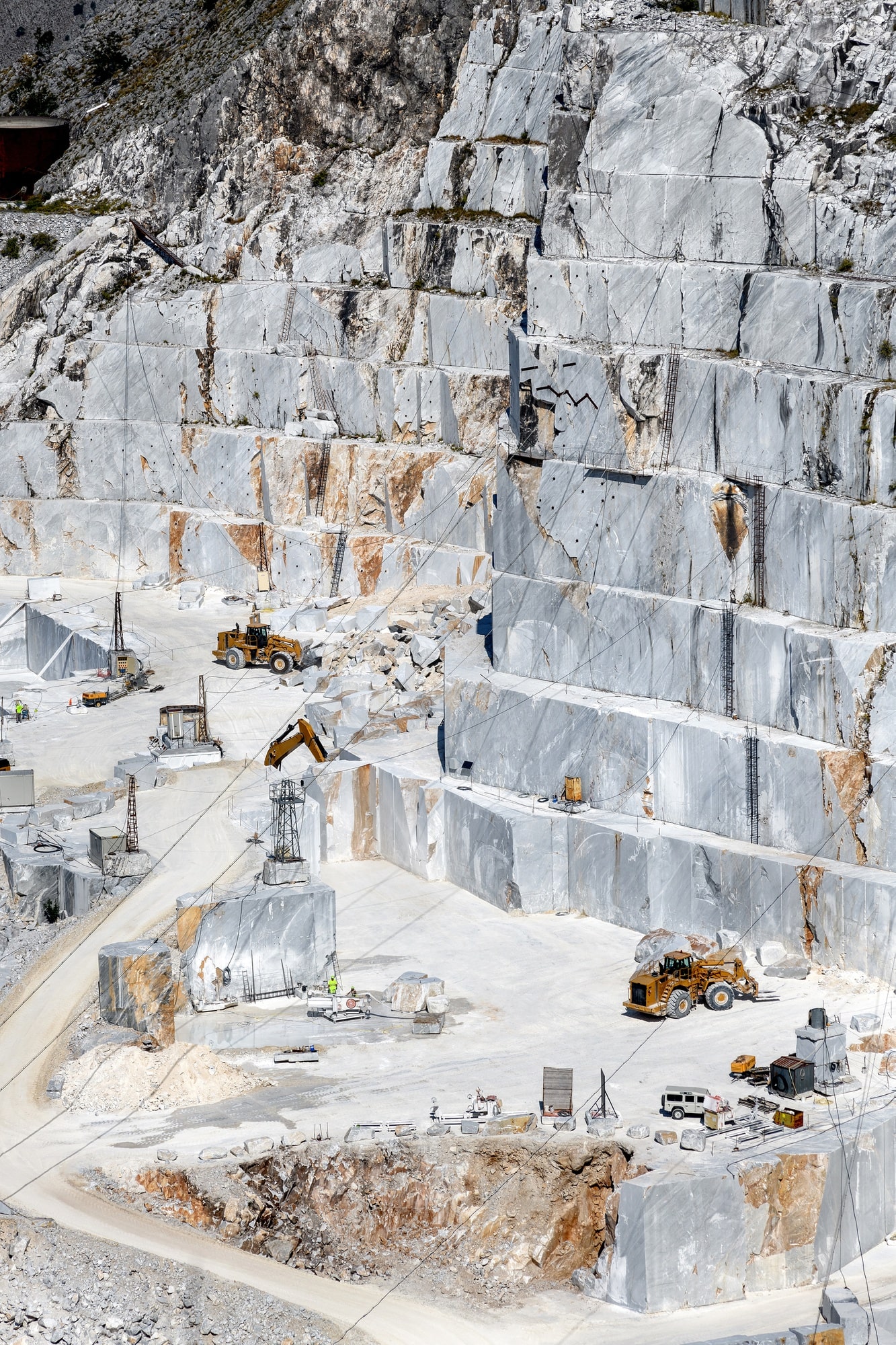- The best quarries of Armani grey marble in the world