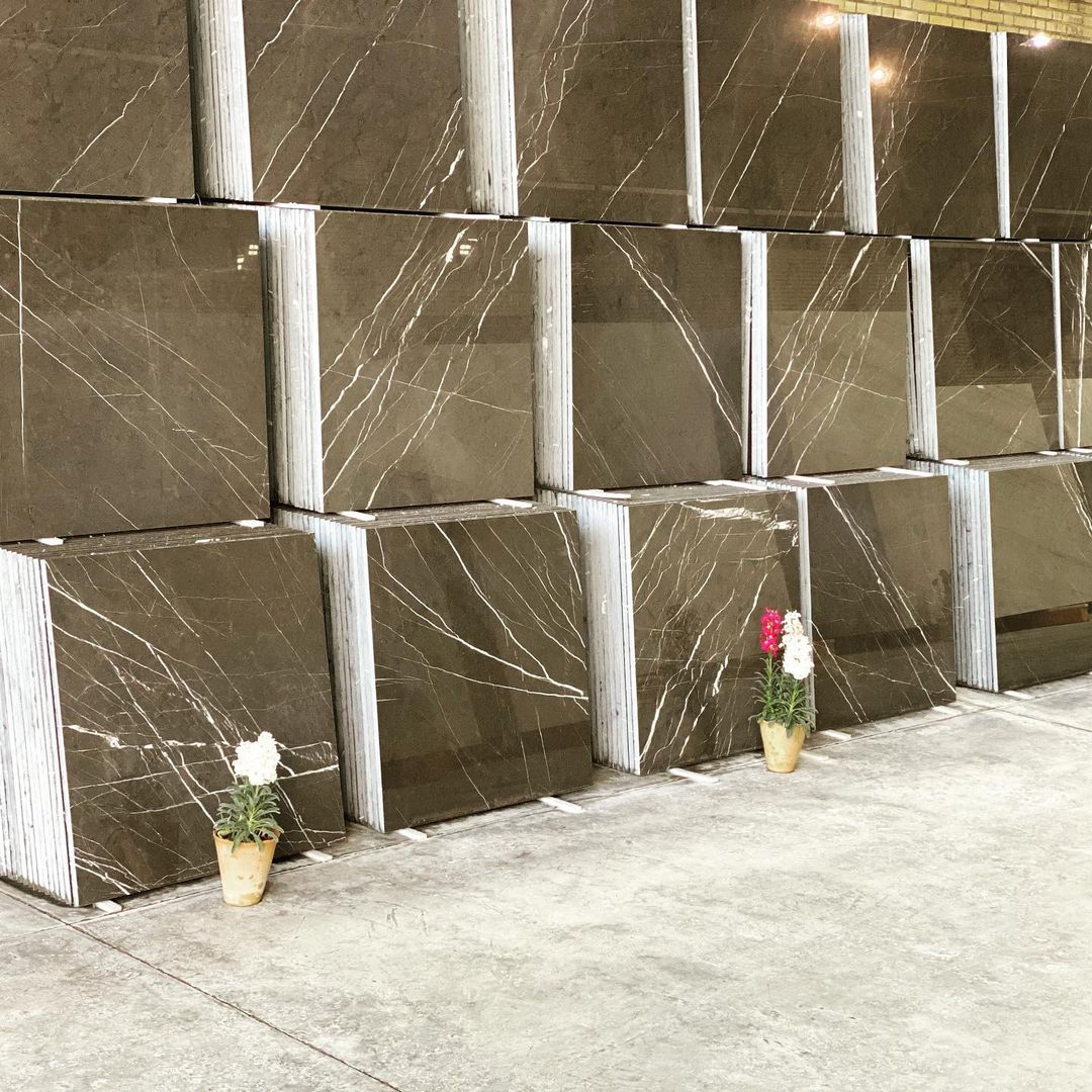 What are the colors of Pietra grey marble? 2 What are the colors of Pietra grey marble